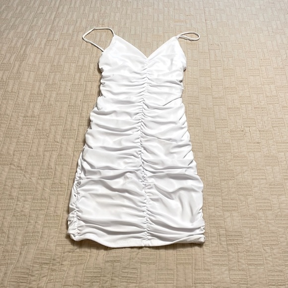 - w h i t e g o d d e s s - - Picture 1 of 3